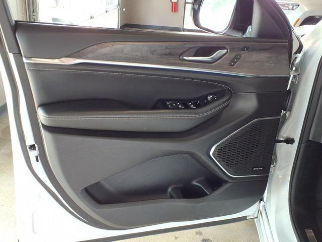 used 2024 Jeep Grand Cherokee car, priced at $39,000