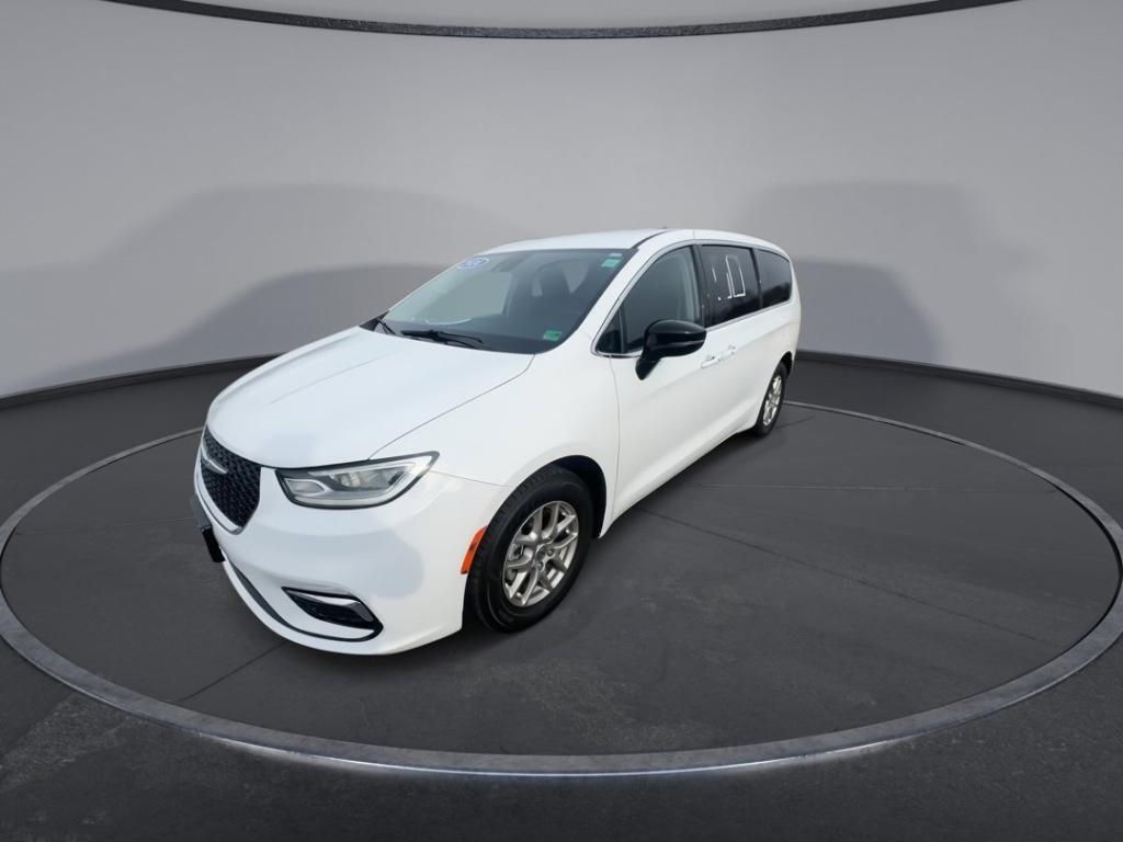 used 2024 Chrysler Pacifica car, priced at $27,000
