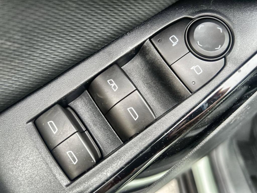 new 2026 Chevrolet Equinox car, priced at $32,300