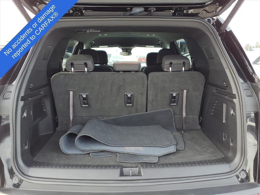 used 2025 Chevrolet Traverse car, priced at $34,995