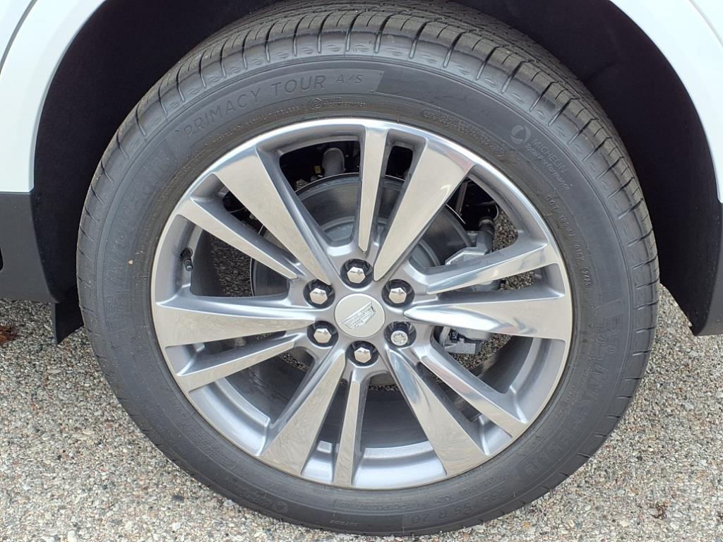 new 2025 Cadillac XT5 car, priced at $50,553