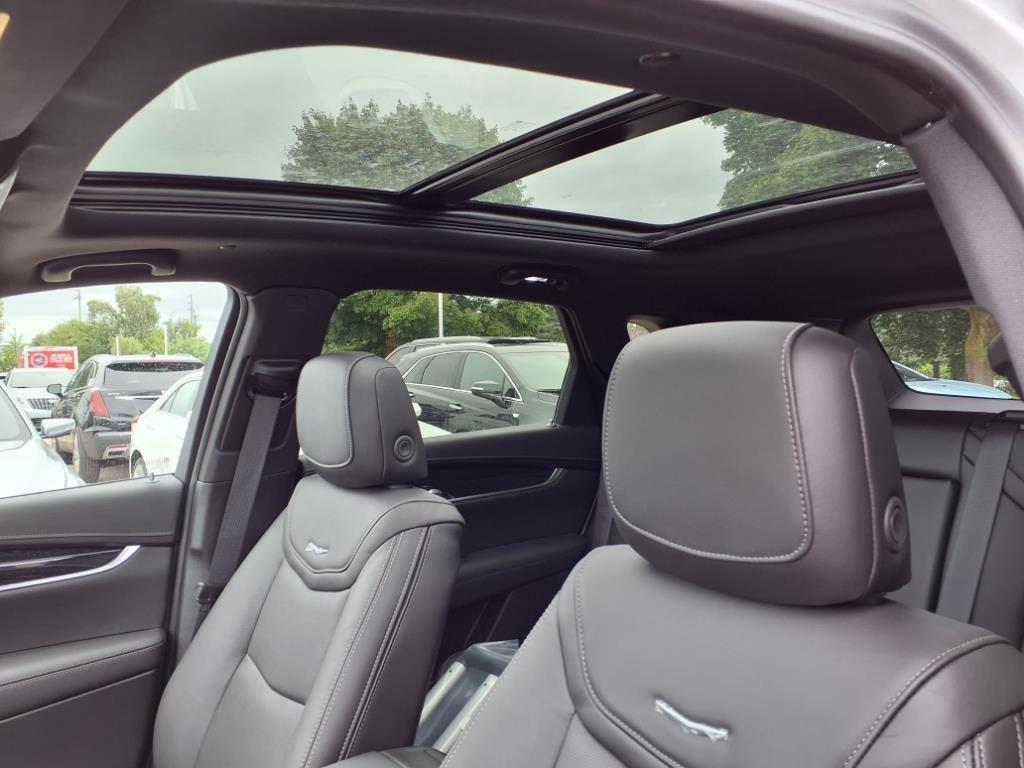 new 2025 Cadillac XT5 car, priced at $50,553