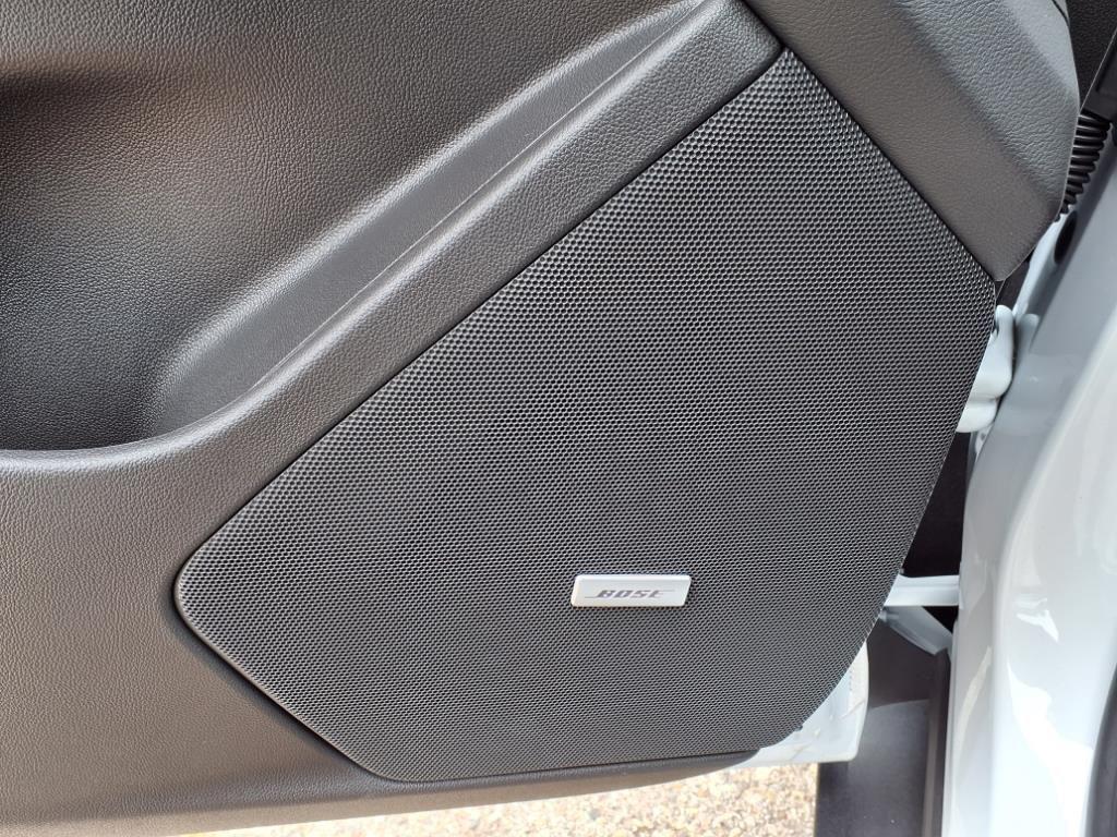 new 2025 Cadillac XT5 car, priced at $50,553