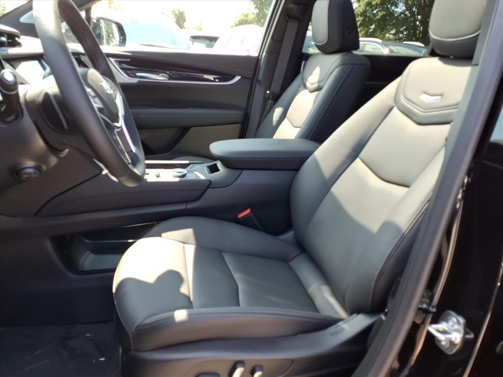 new 2025 Cadillac XT5 car, priced at $50,034