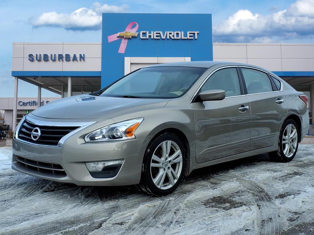 used 2013 Nissan Altima car, priced at $7,995