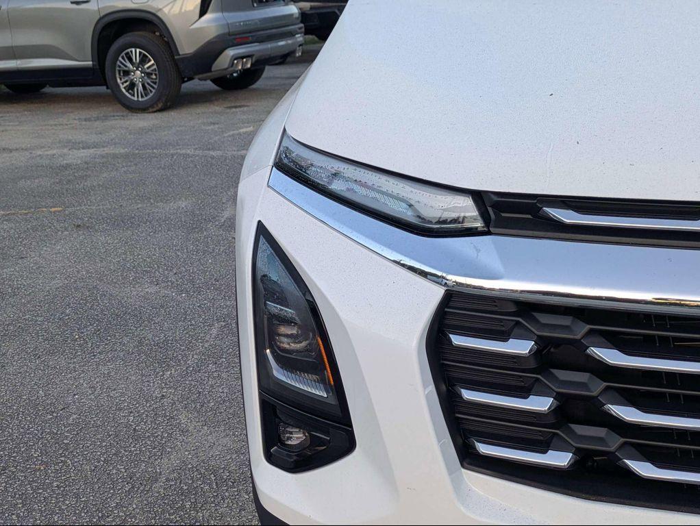 new 2026 Chevrolet Equinox car, priced at $32,944