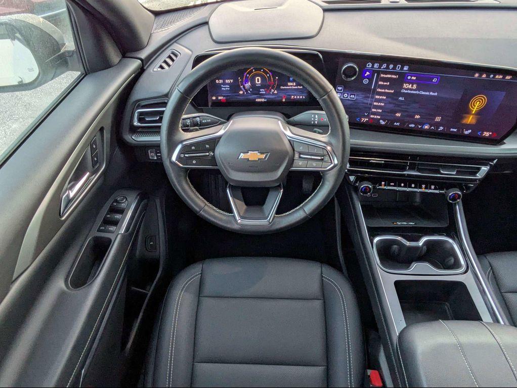 used 2025 Chevrolet Traverse car, priced at $37,269