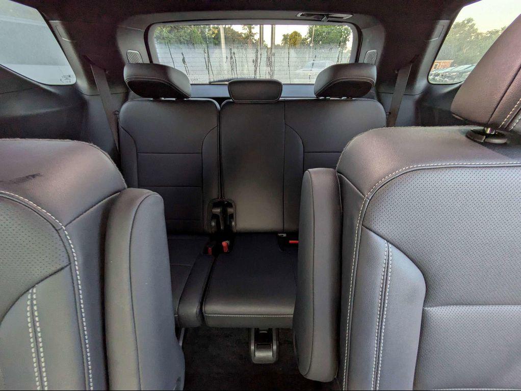 used 2025 Chevrolet Traverse car, priced at $37,269