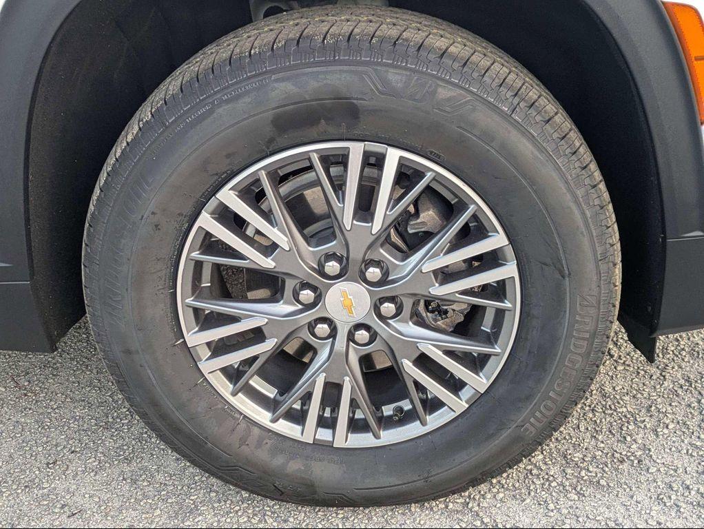 used 2025 Chevrolet Traverse car, priced at $37,269