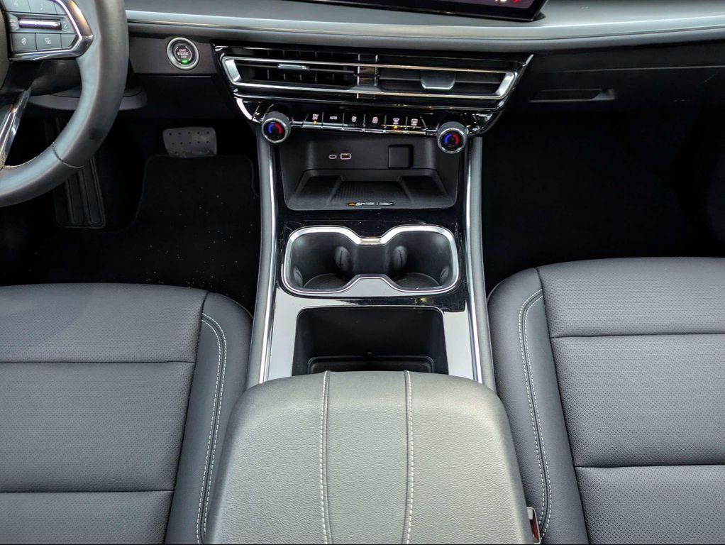 used 2025 Chevrolet Traverse car, priced at $37,269