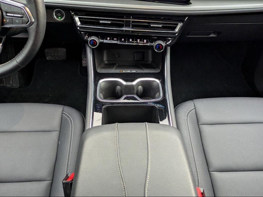 used 2025 Chevrolet Traverse car