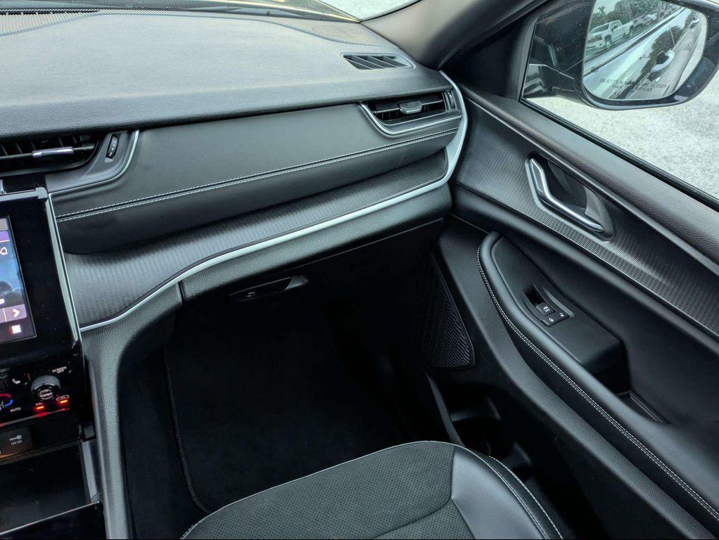 used 2025 Jeep Grand Cherokee car, priced at $39,269