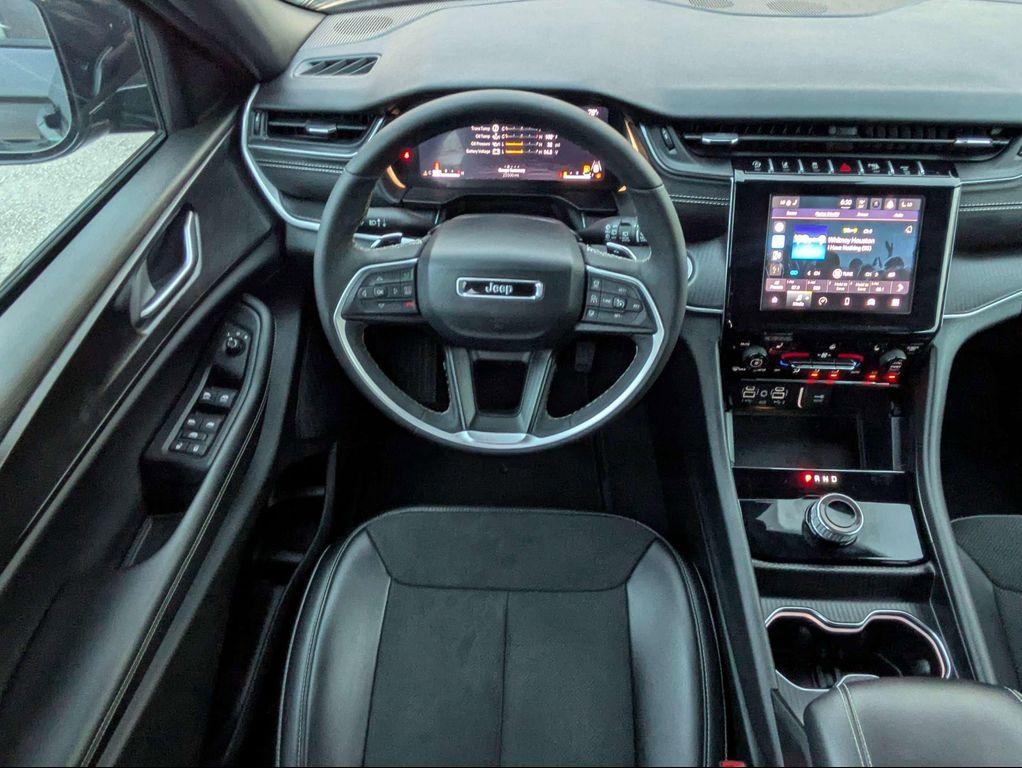 used 2025 Jeep Grand Cherokee car, priced at $39,269