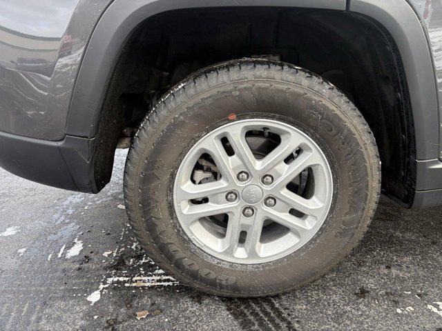 used 2023 Jeep Grand Cherokee car, priced at $29,983