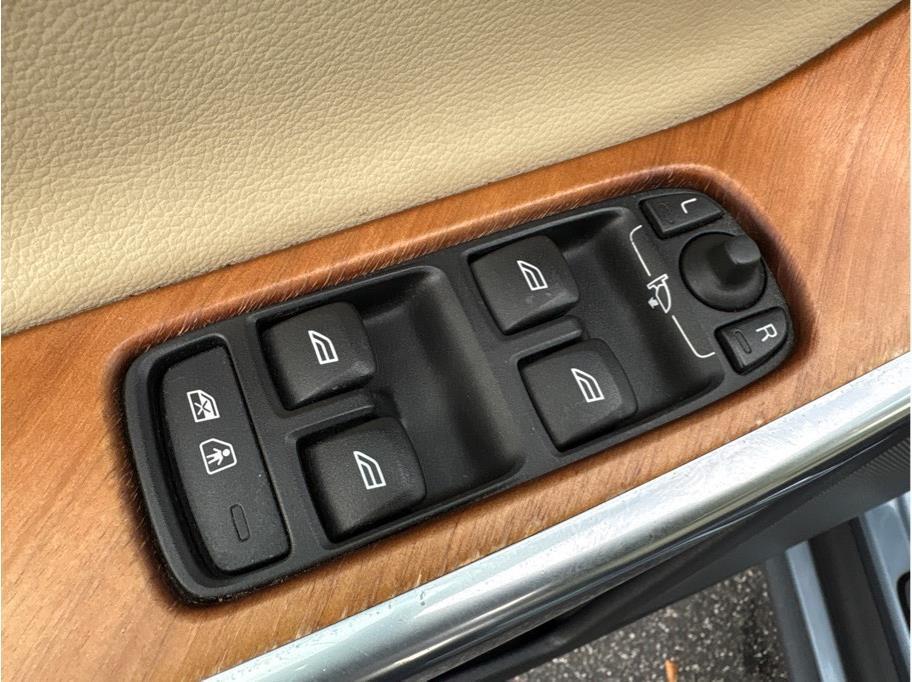 used 2017 Volvo XC60 car, priced at $11,988