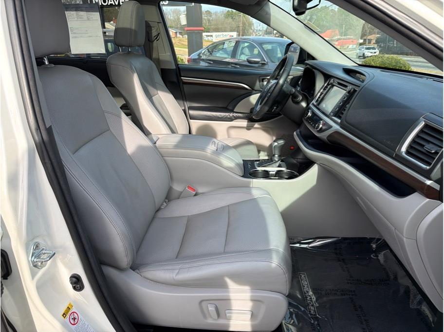 used 2014 Toyota Highlander car, priced at $15,988