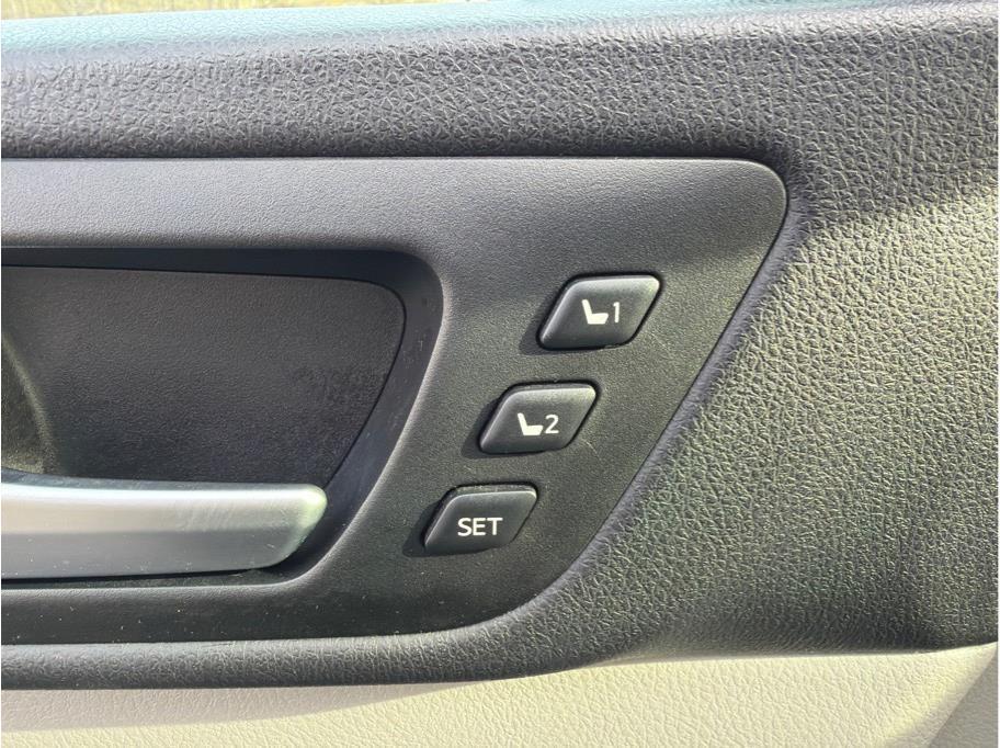 used 2014 Toyota Highlander car, priced at $15,988