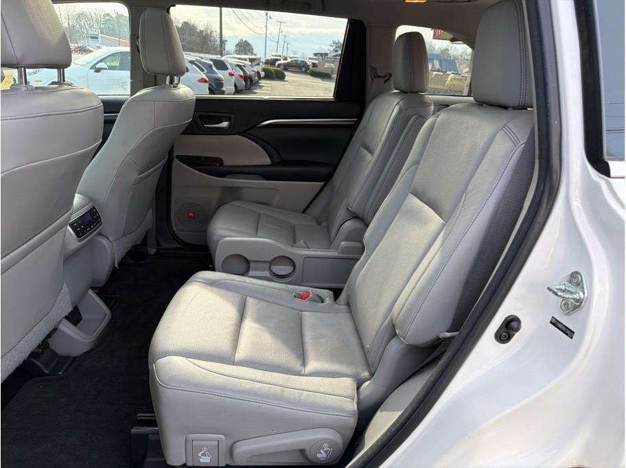 used 2014 Toyota Highlander car, priced at $15,988