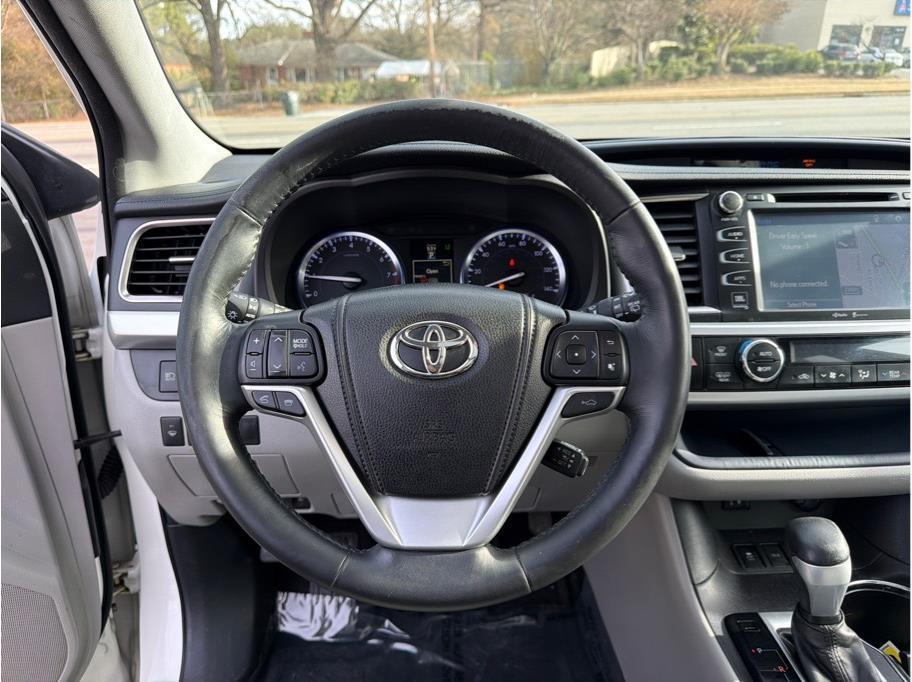 used 2014 Toyota Highlander car, priced at $15,988