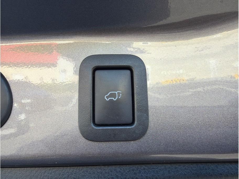 used 2015 Toyota Highlander Hybrid car, priced at $18,988