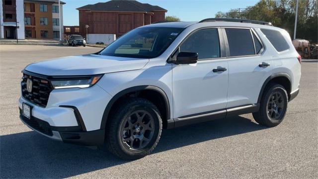 new 2025 Honda Pilot car, priced at $52,135