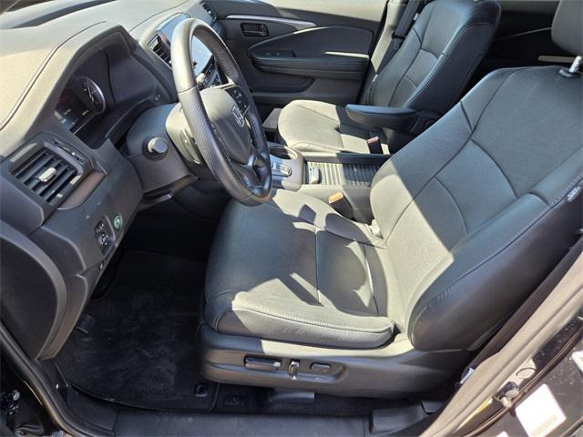 2023 Crystal Black Pearl Honda Passport