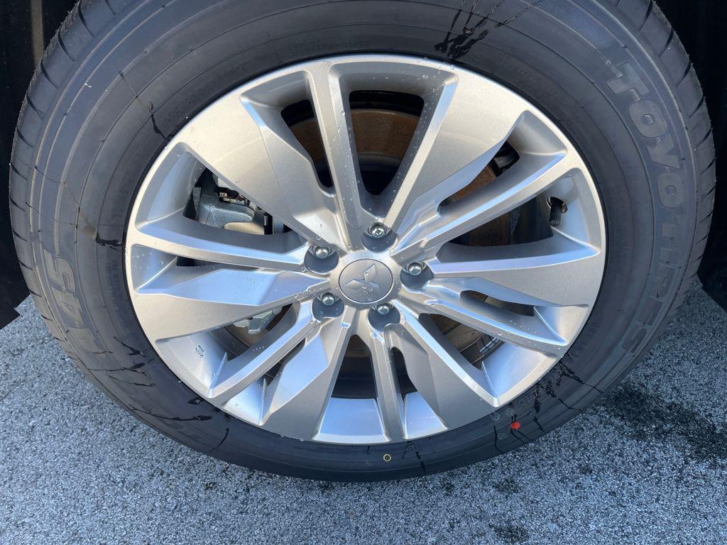 new 2026 Mitsubishi Outlander car, priced at $34,530