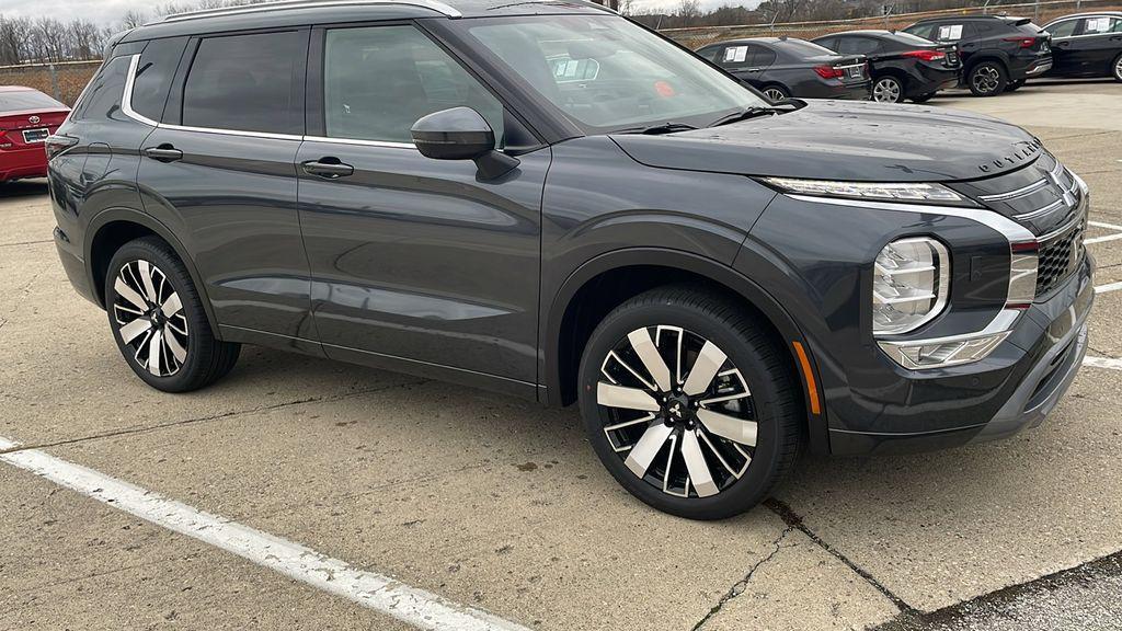 new 2025 Mitsubishi Outlander car, priced at $38,349