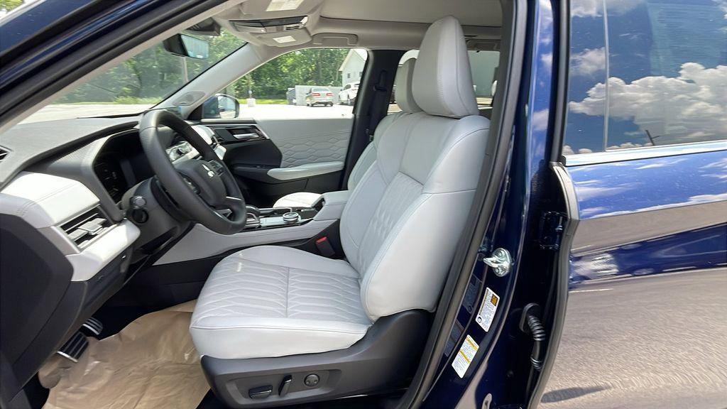 new 2025 Mitsubishi Outlander car, priced at $40,155