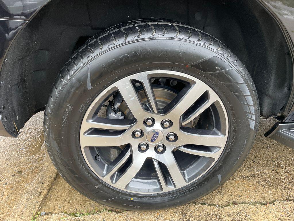 used 2024 Ford Expedition car, priced at $42,088