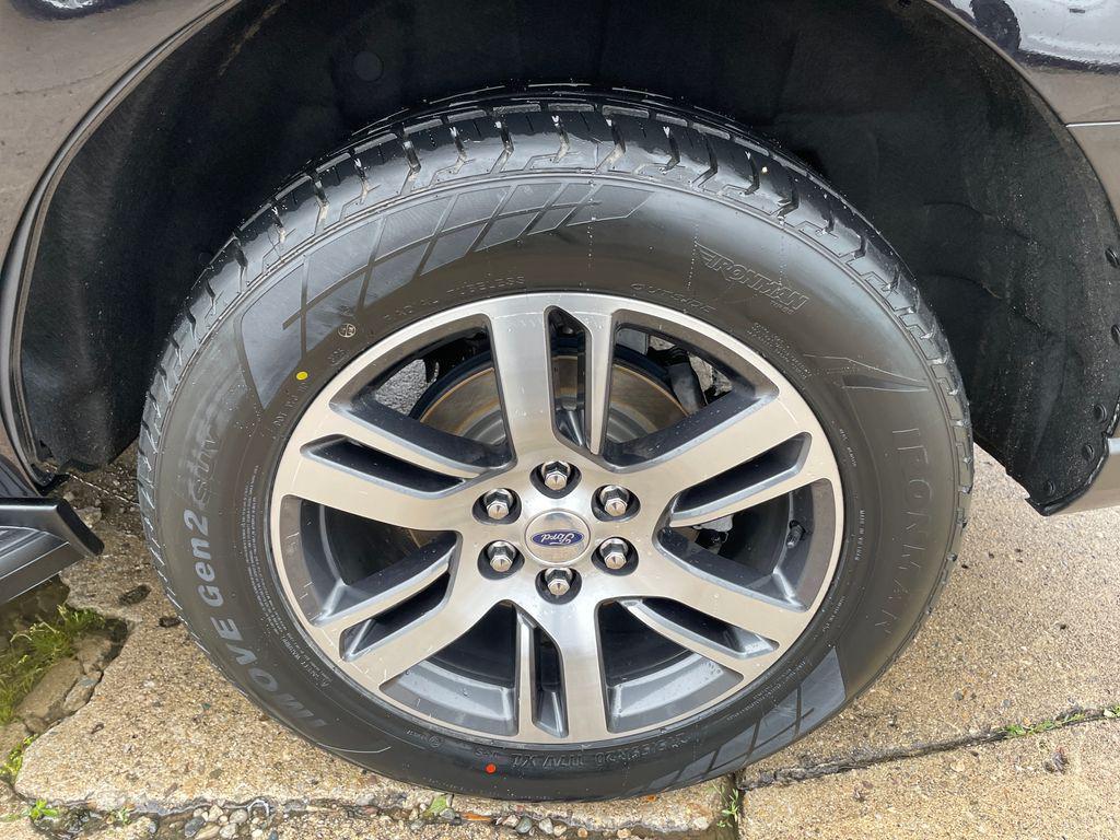 used 2024 Ford Expedition car, priced at $42,088