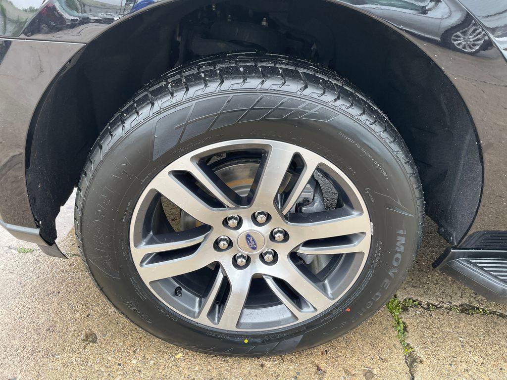 used 2024 Ford Expedition car, priced at $42,088