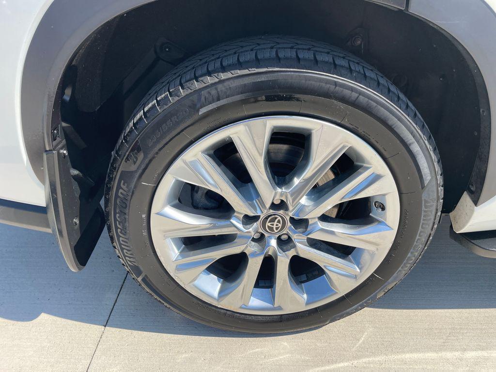 used 2020 Toyota Highlander car, priced at $25,813