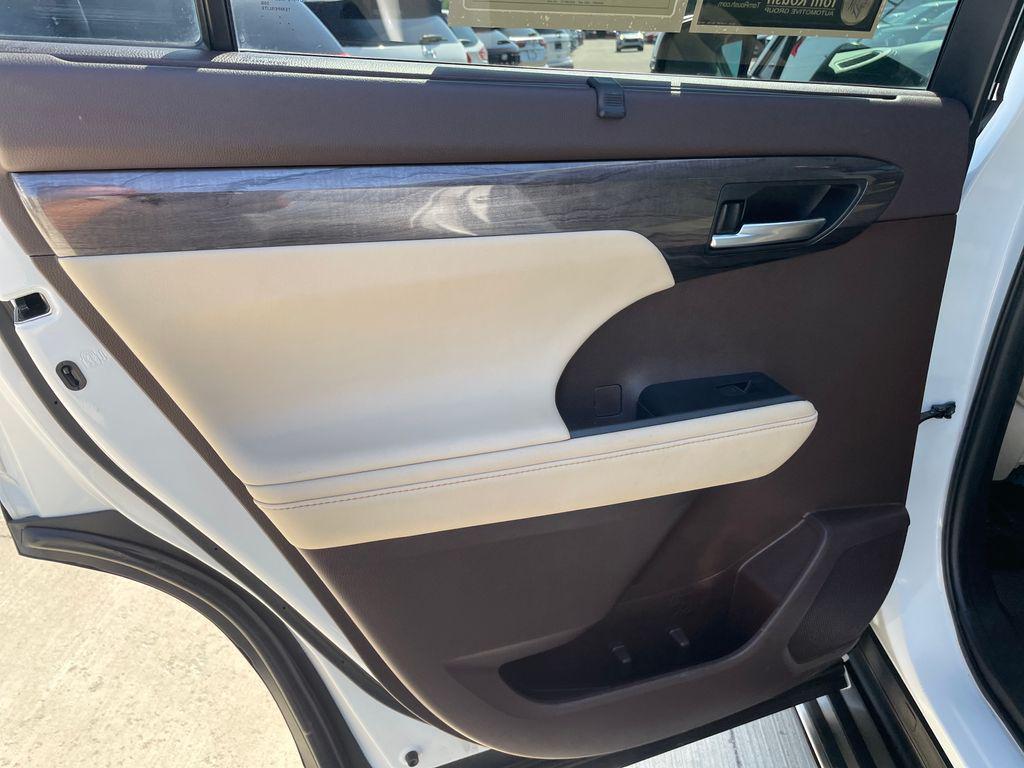 used 2020 Toyota Highlander car, priced at $25,813