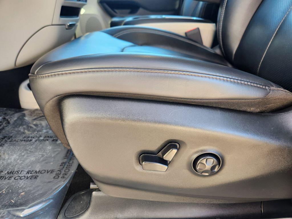 used 2024 Chrysler Pacifica Hybrid car, priced at $25,987