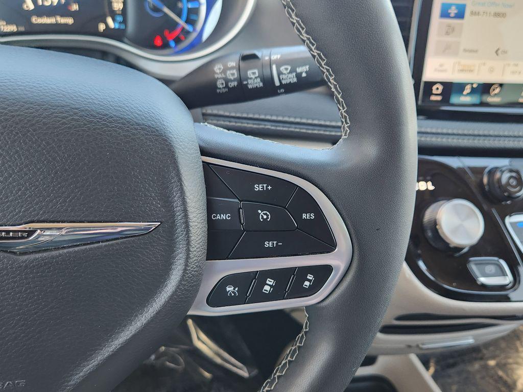 used 2024 Chrysler Pacifica Hybrid car, priced at $25,987