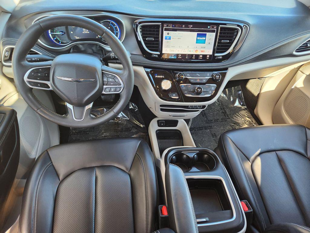 used 2024 Chrysler Pacifica Hybrid car, priced at $25,987
