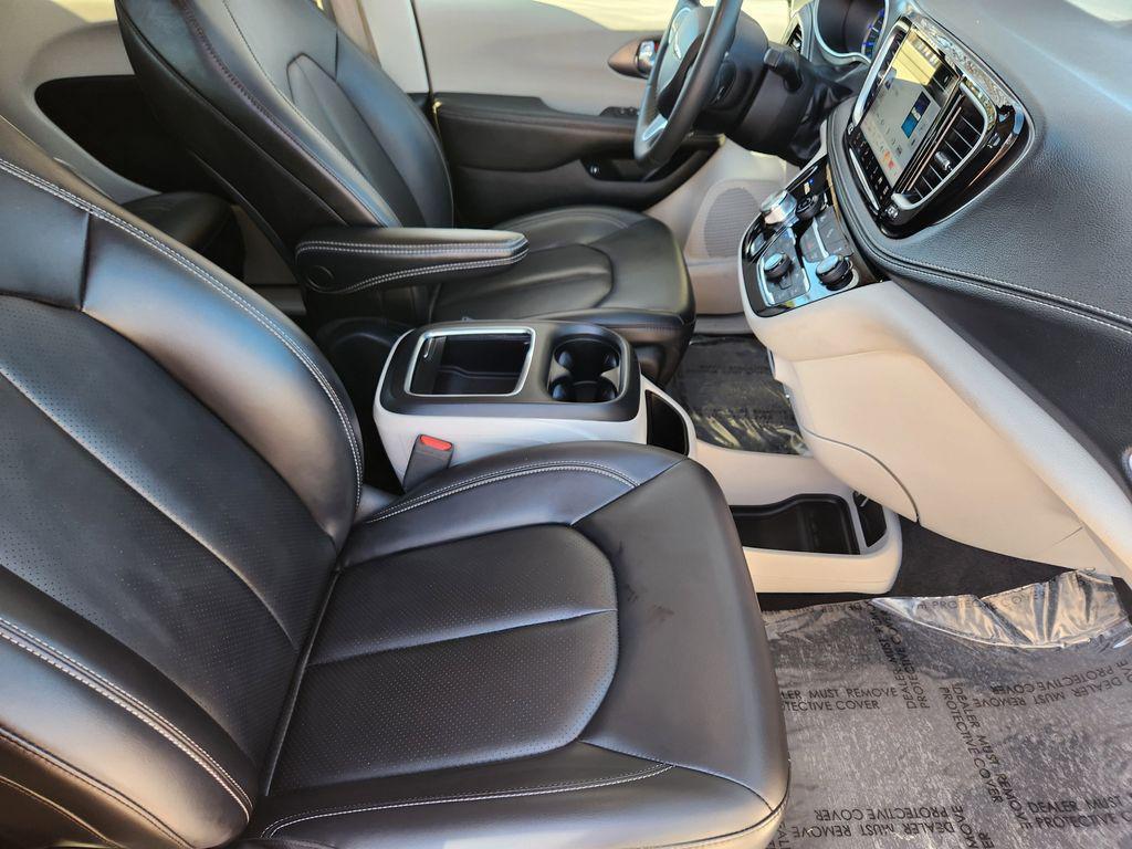 used 2024 Chrysler Pacifica Hybrid car, priced at $25,987