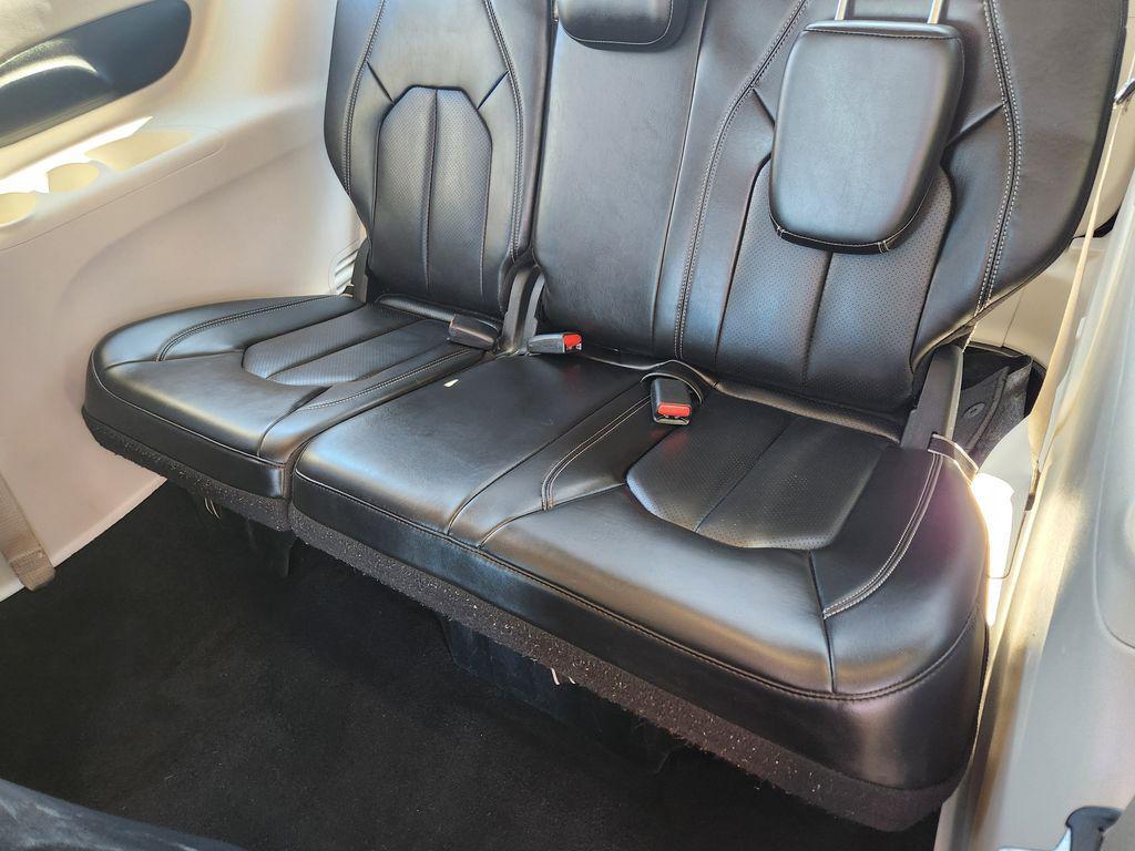 used 2024 Chrysler Pacifica Hybrid car, priced at $25,987