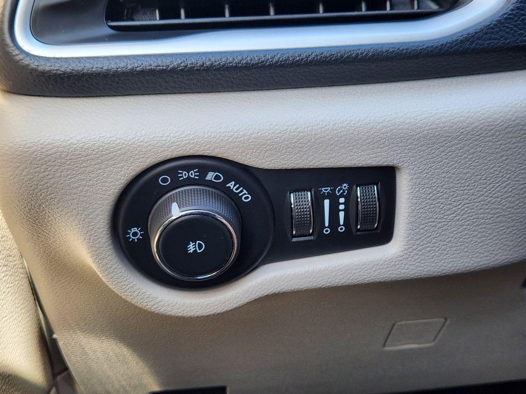 used 2024 Chrysler Pacifica Hybrid car, priced at $25,987