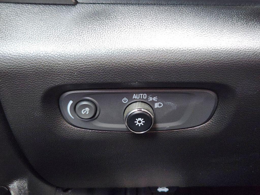 used 2023 Chevrolet Traverse car, priced at $29,299