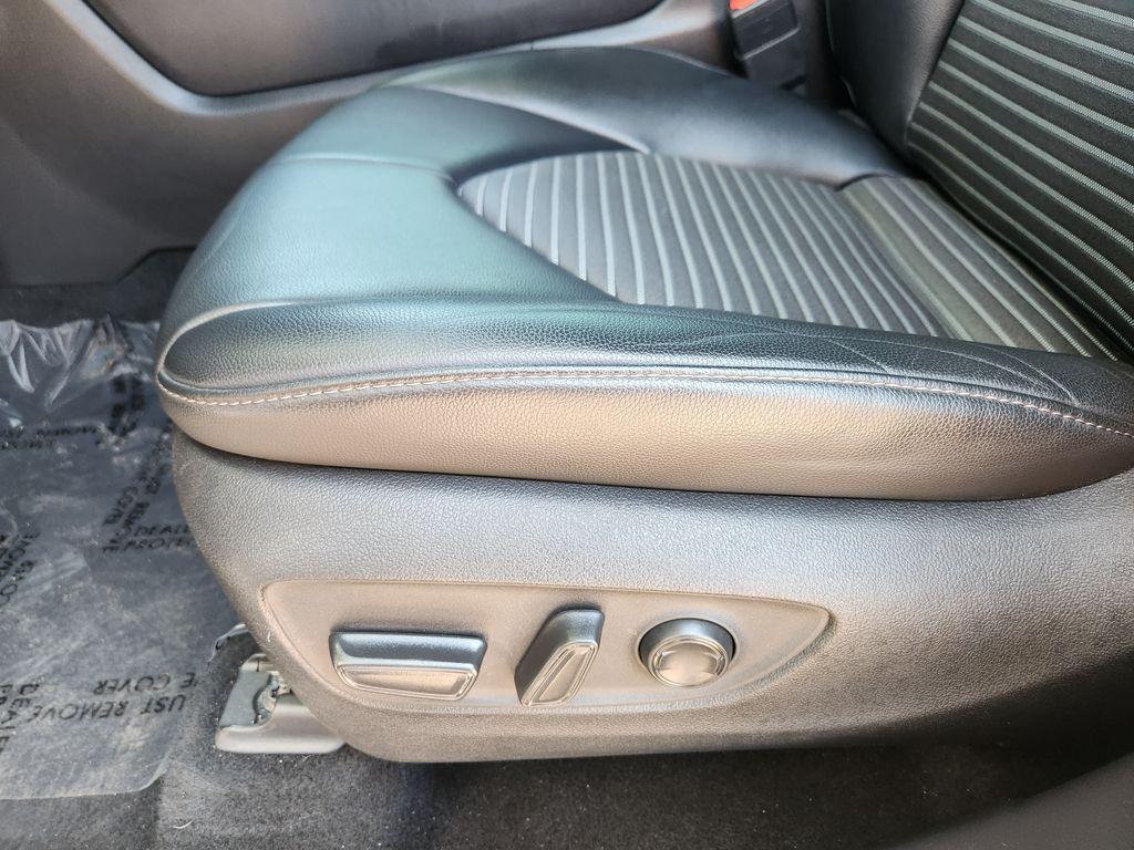 used 2021 Toyota Highlander car, priced at $33,907