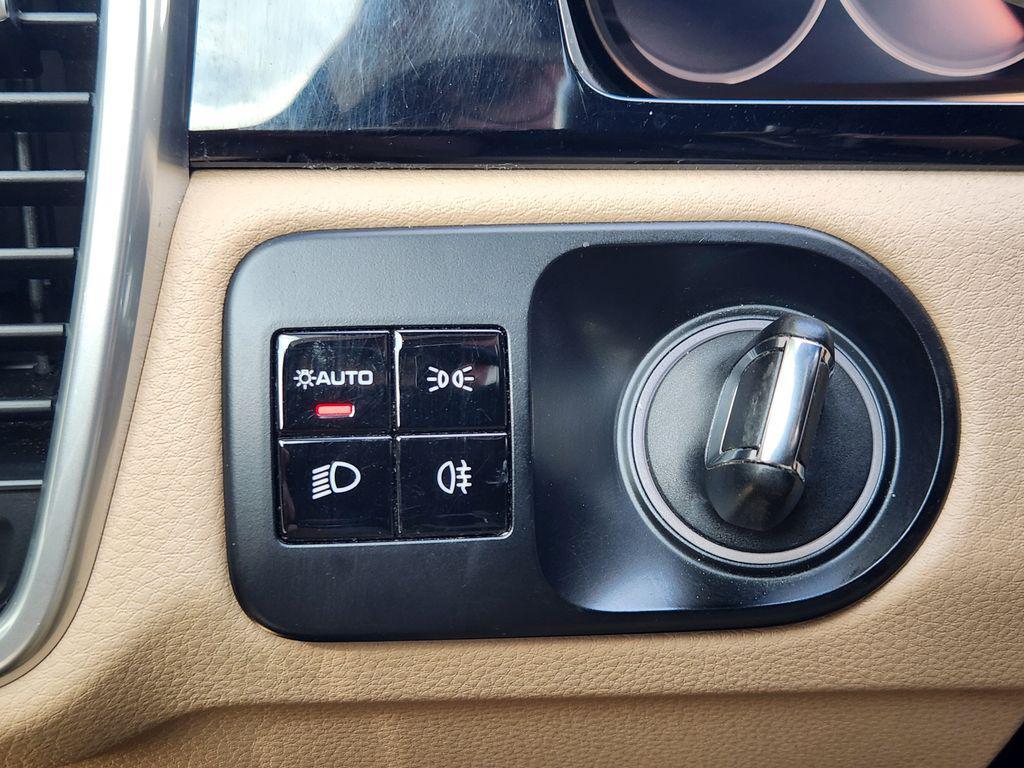 used 2019 Porsche Cayenne car, priced at $27,817