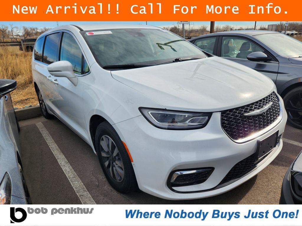 used 2022 Chrysler Pacifica Hybrid car, priced at $25,797