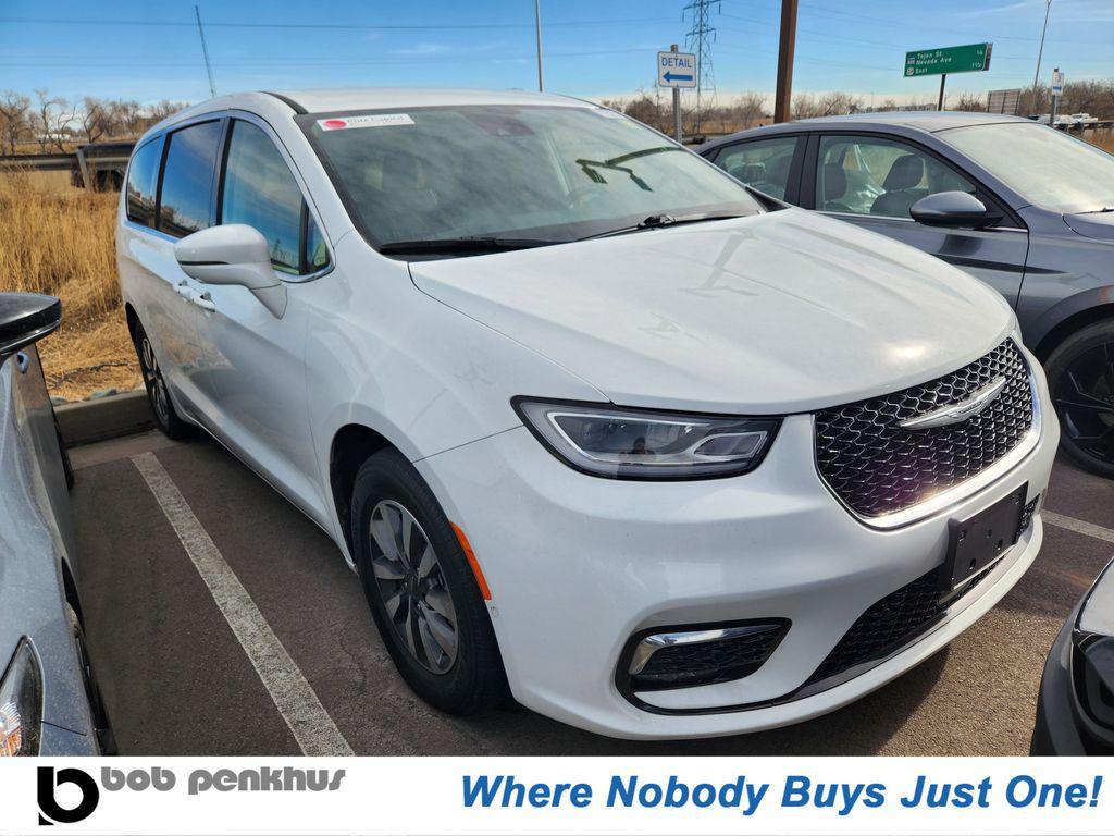 used 2022 Chrysler Pacifica Hybrid car, priced at $25,797