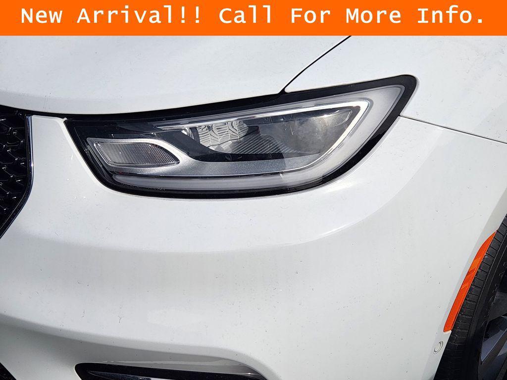 used 2022 Chrysler Pacifica Hybrid car, priced at $25,797