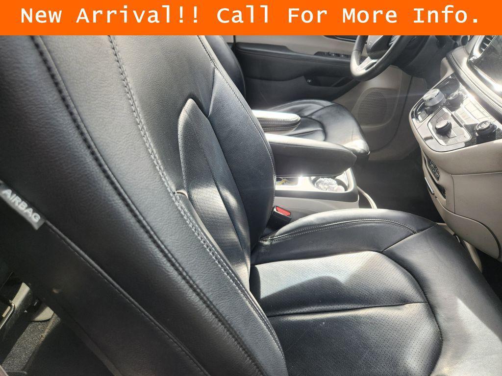 used 2022 Chrysler Pacifica Hybrid car, priced at $25,797