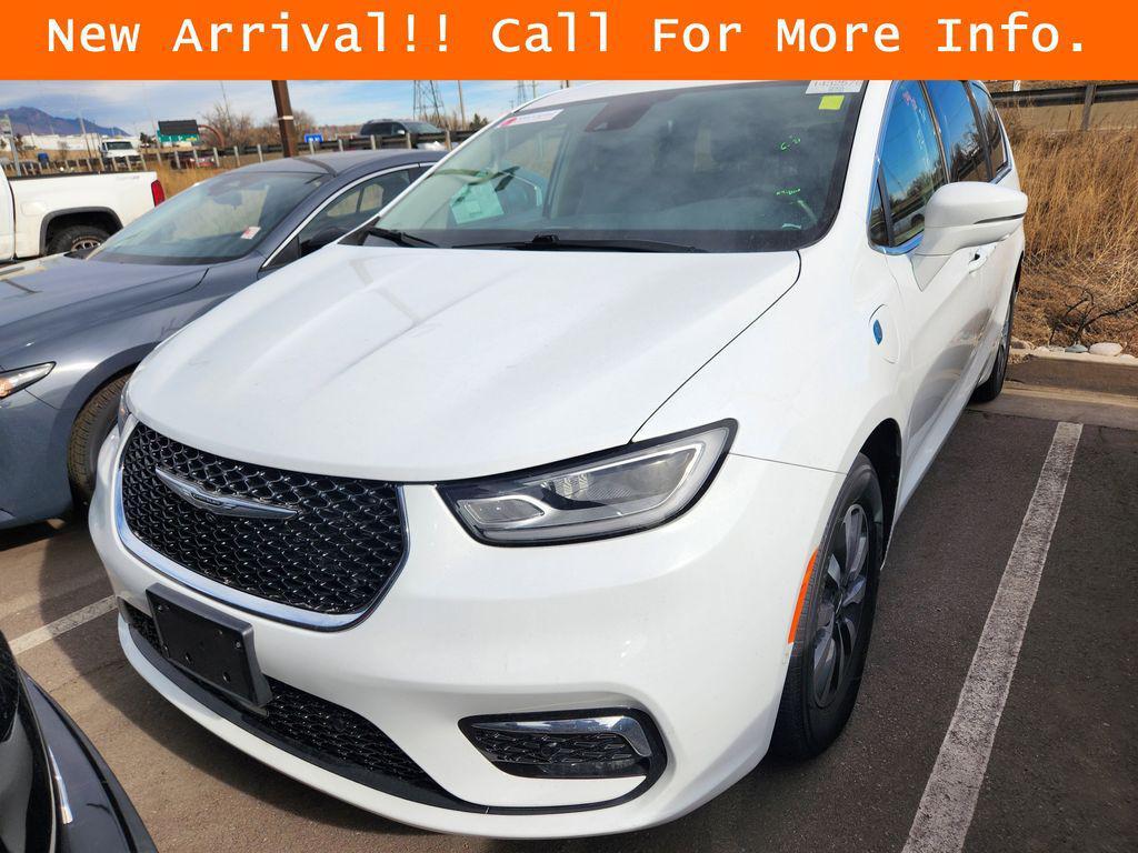 used 2022 Chrysler Pacifica Hybrid car, priced at $25,797