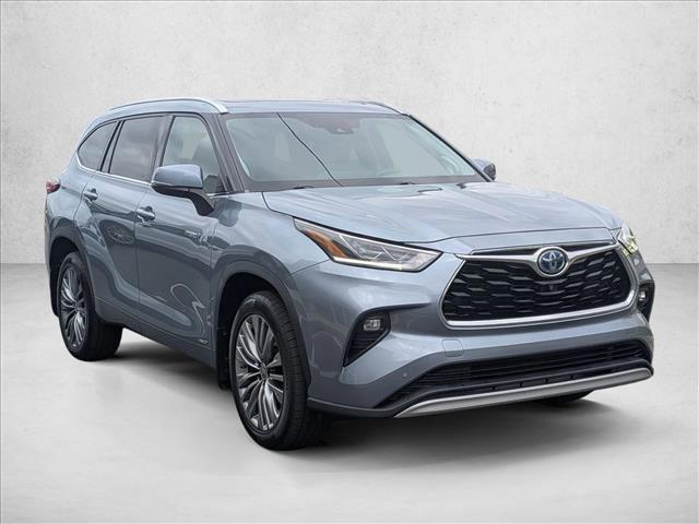 used 2020 Toyota Highlander Hybrid car, priced at $35,899