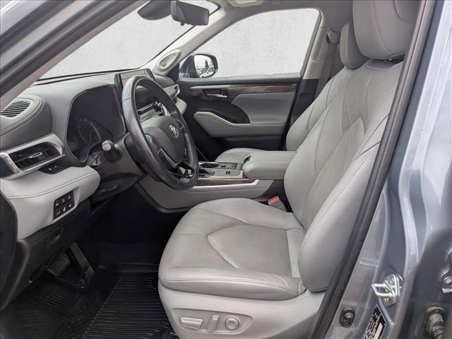 used 2020 Toyota Highlander Hybrid car, priced at $35,899